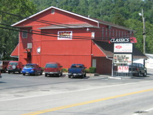 Classic's 3 Hot Spot Lounge and Restaurant - Morgantown