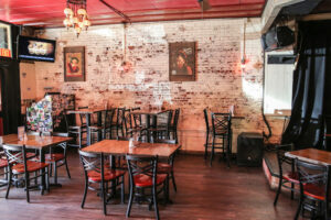 Crazy Horse Saloon & Grill - Nevada City
