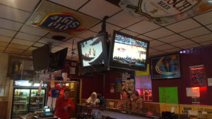 Cubby Hole Bar & Grill - Green Bay