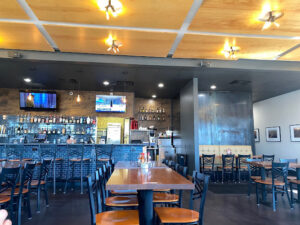 El Maviri Seafood Bar & Grill - Olathe