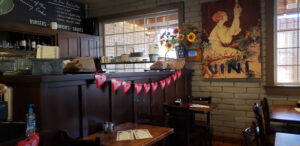 Ellie's Mutt Hut & Vegetarian - Ukiah
