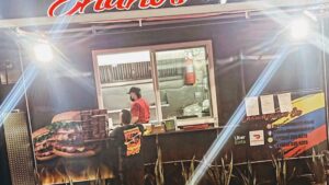 Enanos Burgers & Grill - Doral