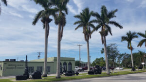 Everglades Lounge - Clewiston