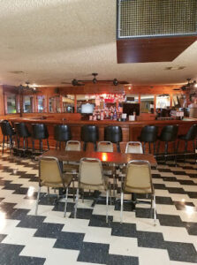 FULL MOON SALOON - Hammond