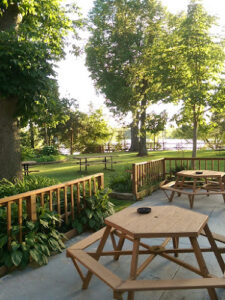 Fourth Lake Resort Bar & Grill - Lake Villa