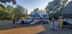 Holly Creek Farmhouse B&B - Redmond