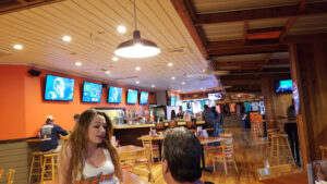 Hooters - Daphne
