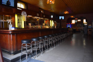 Hootinanny Dive Bar Extraordinairr - Bellefonte