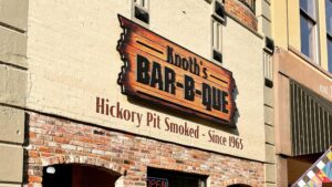 Knoth's Bar-B-Que, Paducah, KY *LUNCH ONLY 11-2* - Paducah