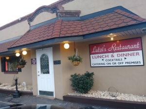 Lutzi's Courtyard Cafe - Easton
