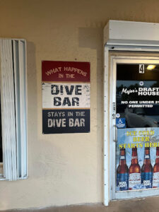 MAJOR'S DIVE BAR - Boynton Beach