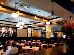 Maggiano's Little Italy - Garden City