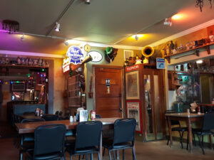 Manci's Antique Club - Daphne