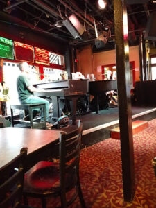 Mojo's Dueling Piano Bar & Restaurant - Grand Rapids