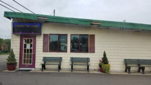 Mom & Dad's Dairy Bar and Grill - Cedarville