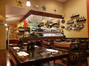 Momo Sushi & Cafe (Old Town Alexandria) - Alexandria