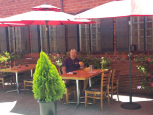 Nina's Cafe & BAR - Bell