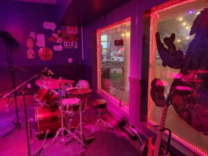 Ollie's Pub Records and Beer - Cape Coral
