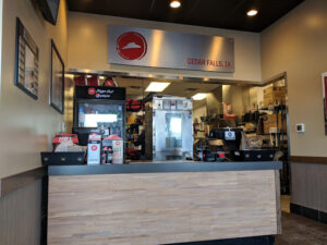 Pizza Hut - Cedar Falls