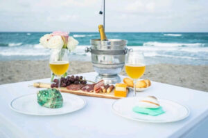 Private dinner on the beach. Dinner on the beach . Beach dinner - Jupiter