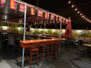Putney's Pitstop Sports Bar and Grill - Tucson