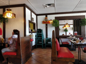 Quatro's Deep Pan Pizza - Carbondale