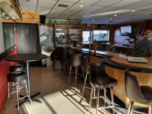 Que's Bar & River Deck - Prairie Du Sac