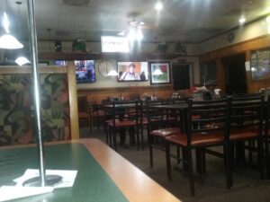 Round Table Pizza - Bellflower