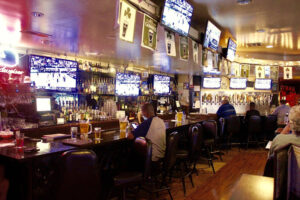 Shipmates Restaurant & Sports Bar - Cerritos