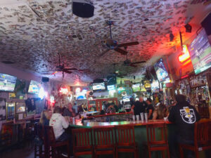 THE CLUBHOUSE SPORTS BAR and GRILL - Camarillo
