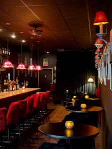 The Blue Parrot Lounge - Rocklin