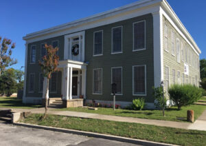 The Haunted Magnolia Hotel Bed and Breakfast - Seguin