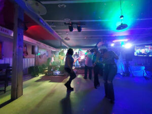 The Honky Tonk Bar - Opp