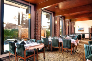 The Refuge Restaurant and Lounge - Yuba City