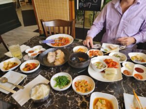 엄마돼지 | PigMom | Korean Restaurant Palisades Park |삼겹살, 간장게장, 보쌈, 김치 - Palisades Park